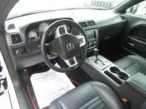 Used 2011 Dodge Challenger R/T image 14