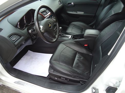 Used 2010 Chevrolet Malibu LTZ image 8