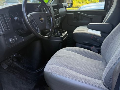 Used 2021 Chevrolet Express 2500 image 5