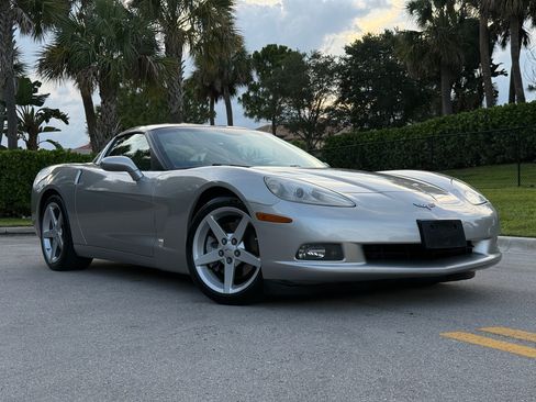 Used 2005 Chevrolet Corvette Coupe RWD image 3