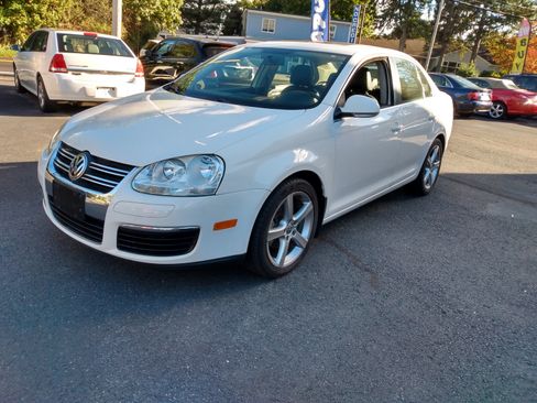 Used 2010 Volkswagen Jetta image 3