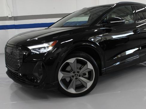 Used 2025 Audi Q4 e-tron Premium Plus image 5