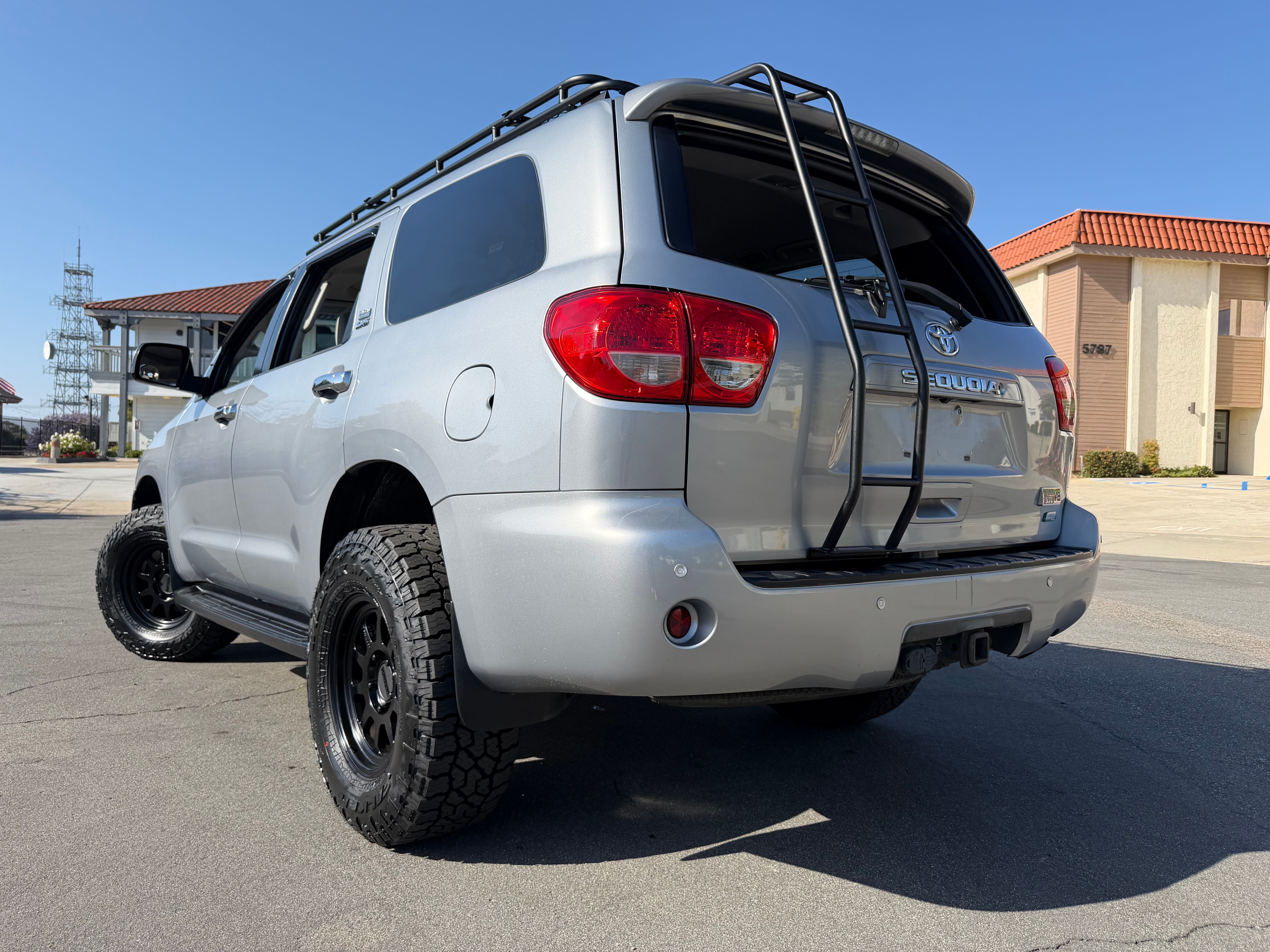 Used 2014 Toyota Sequoia 4WD SR5 image 2