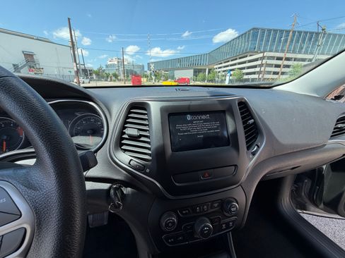 Used 2019 Jeep Cherokee Latitude image 30