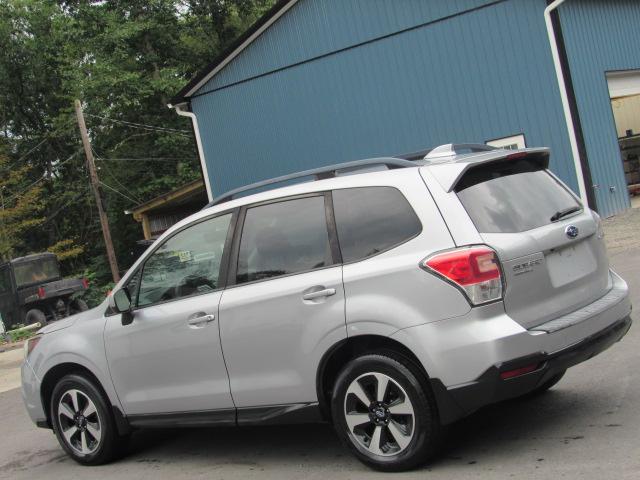 Used 2018 Subaru Forester 2.5i Premium AWD/4WD image 6