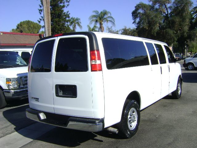 Used 2015 Chevrolet Express 3500 LT Extended Passenger RWD image 5