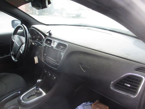 Used 2014 Chrysler 200 LX image 16