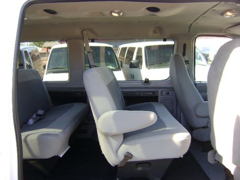 Used 2007 Ford E-350 and Econoline 350 XLT image 7