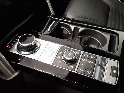Used 2017 Land Rover Discovery HSE image 16