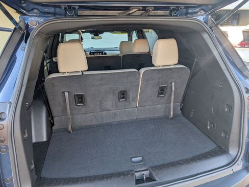 Used 2022 Chevrolet Traverse LS image 15