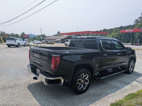 Used 2024 GMC Sierra 1500 SLT image 2