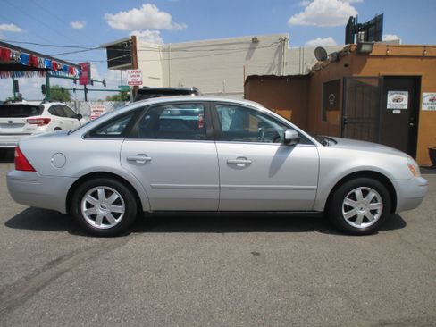 Used 2005 Ford Five Hundred SE AWD image 1