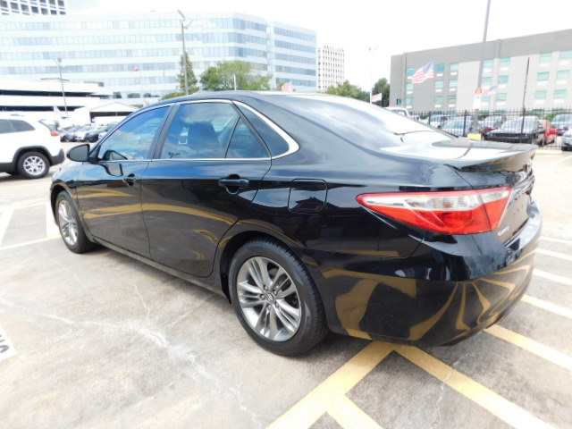 Used 2017 Toyota Camry SE Sedan 4D FWD image 5