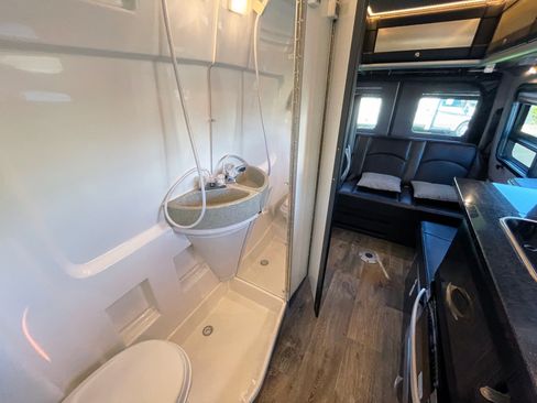 Used 2014 Mercedes-Benz Sprinter 4500 image 33