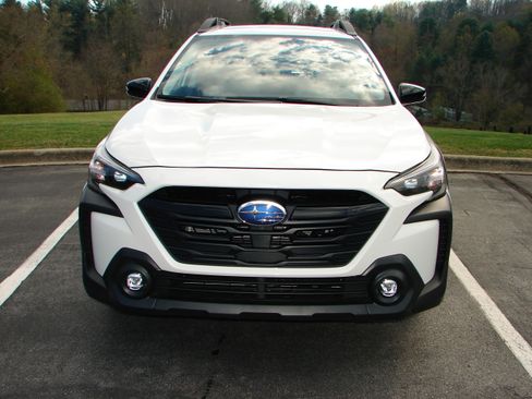 Used 2025 Subaru Outback Premium image 16