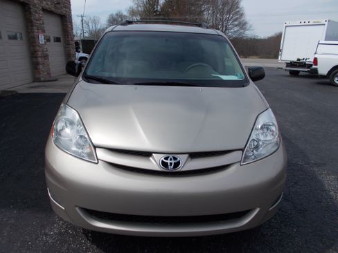 Used 2009 Toyota Sienna image 2