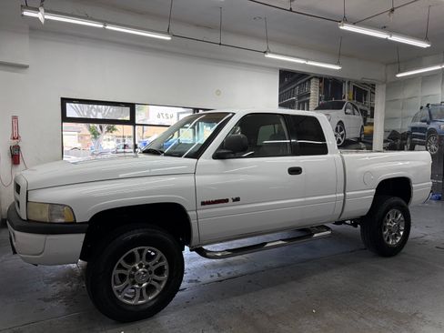 Used 1998 Dodge Ram 2500 Truck 4x4 Quad Cab image 3