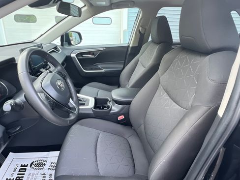 Used 2022 Toyota RAV4 AWD XLE w/ Convenience Package image 7