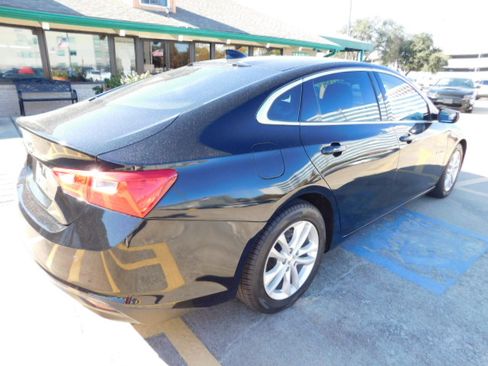 Used 2018 Chevrolet Malibu LT image 9
