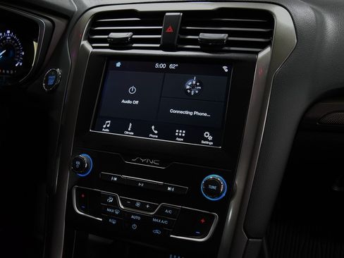 Used 2019 Ford Fusion SE FWD image 26