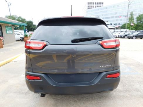 Used 2018 Jeep Cherokee FWD Limited image 6