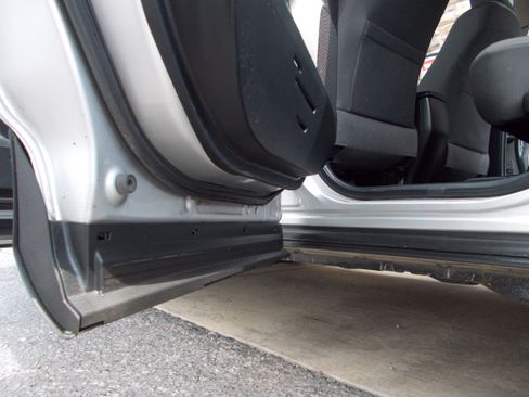 Used 2013 Toyota RAV4 AWD LE image 19