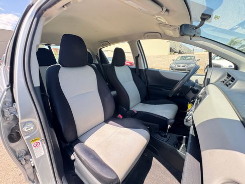 Used 2012 Toyota Yaris 4-Door Hatchback FWD image 17