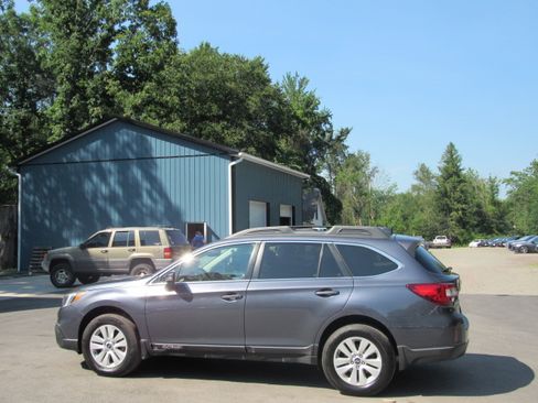 Used 2017 Subaru Outback 2.5i Premium AWD/4WD image 4
