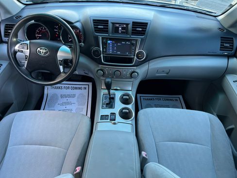 Used 2013 Toyota Highlander LE image 3