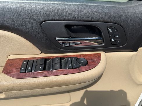 Used 2008 Chevrolet Suburban image 8