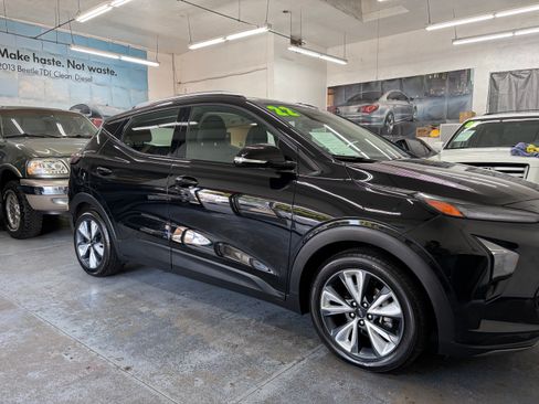 Used 2022 Chevrolet Bolt EUV LT FWD image 11