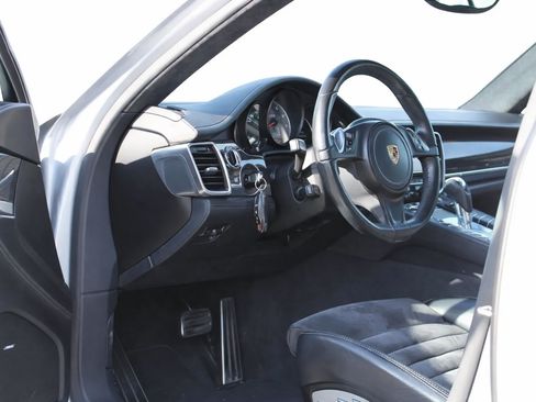 Used 2016 Porsche Panamera GTS image 9