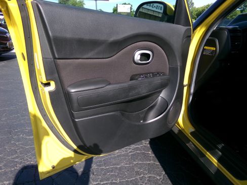 Used 2016 Kia Soul + FWD image 16