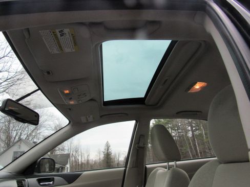 Used 2011 Subaru Impreza 2.5i Premium image 20