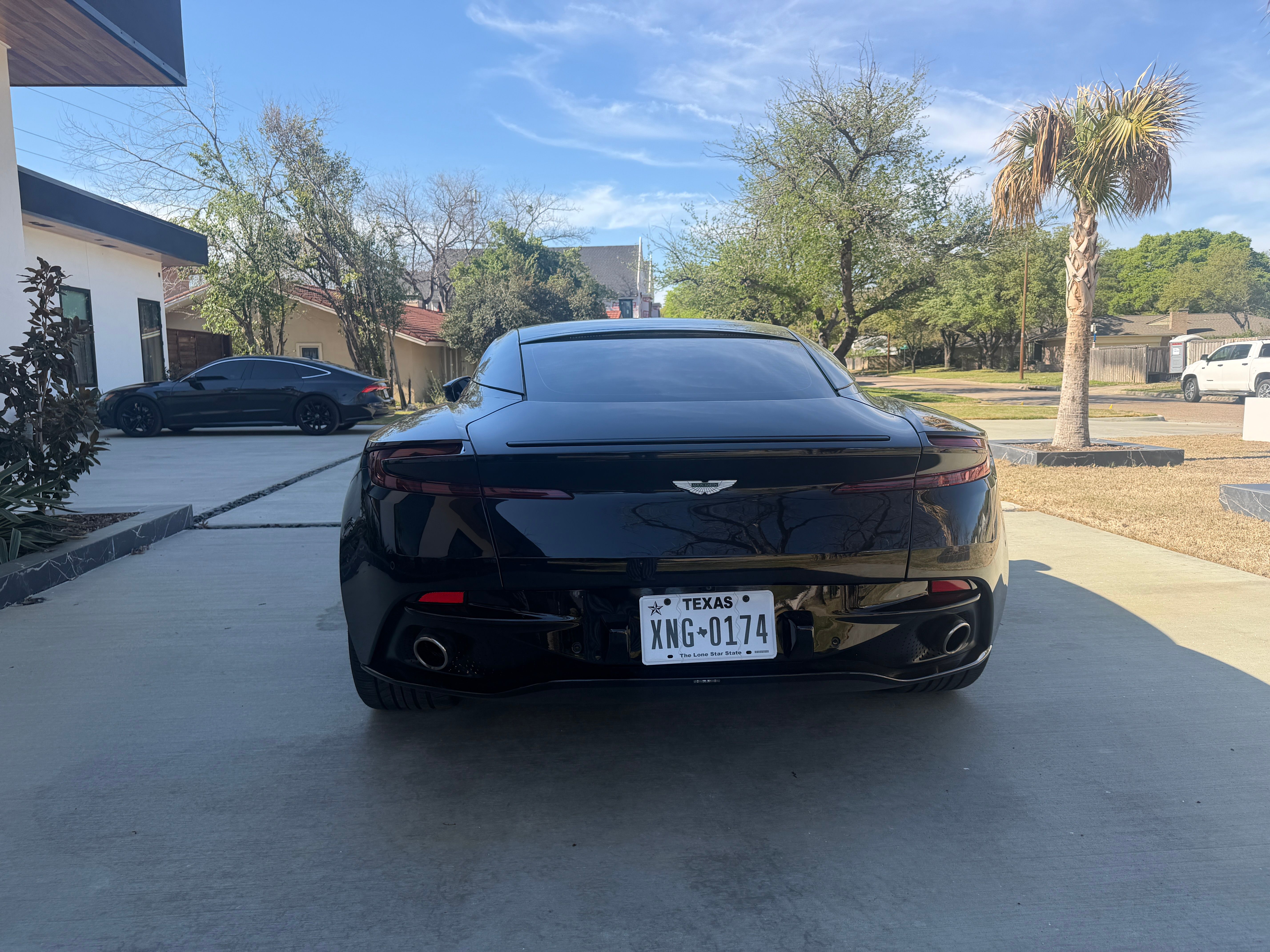 Used 2017 Aston Martin DB11 V12 Coupe RWD image 9