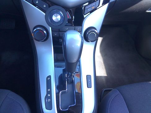 Used 2014 Chevrolet Cruze LT image 19