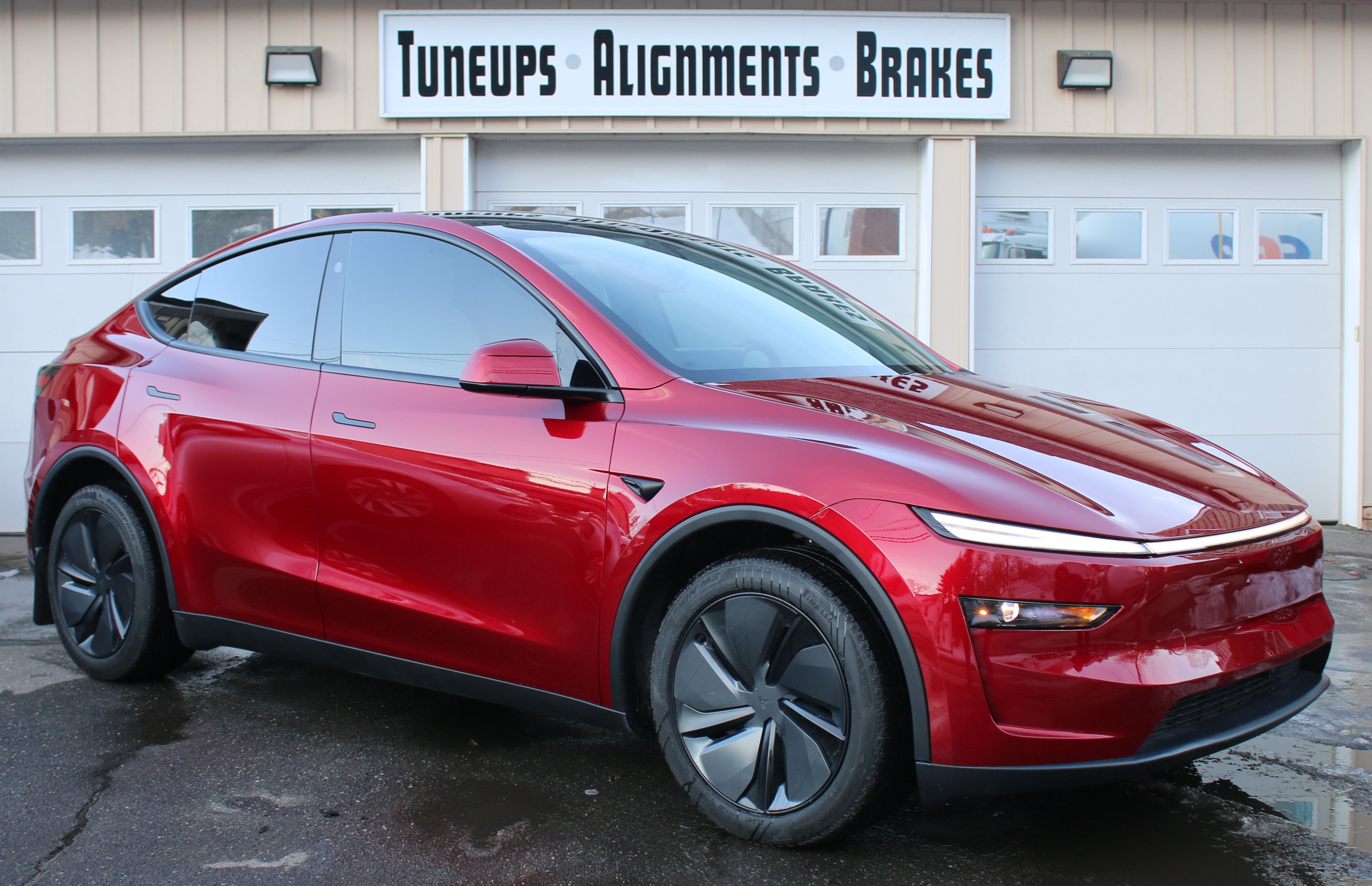 Used 2026 Tesla Model Y AWD image 1
