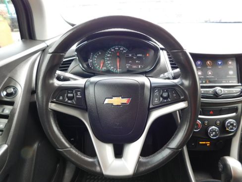 Used 2022 Chevrolet Trax AWD LT w/ 1LT image 12