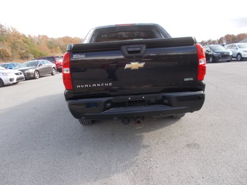 Used 2011 Chevrolet Avalanche LS image 2