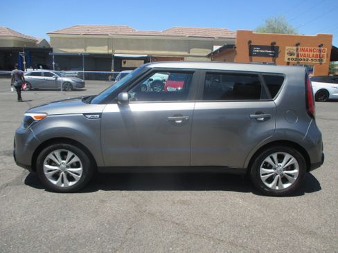 Used 2016 Kia Soul + FWD image 2