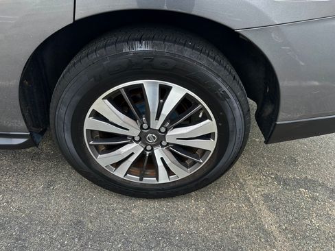 Used 2017 Nissan Pathfinder SV image 10