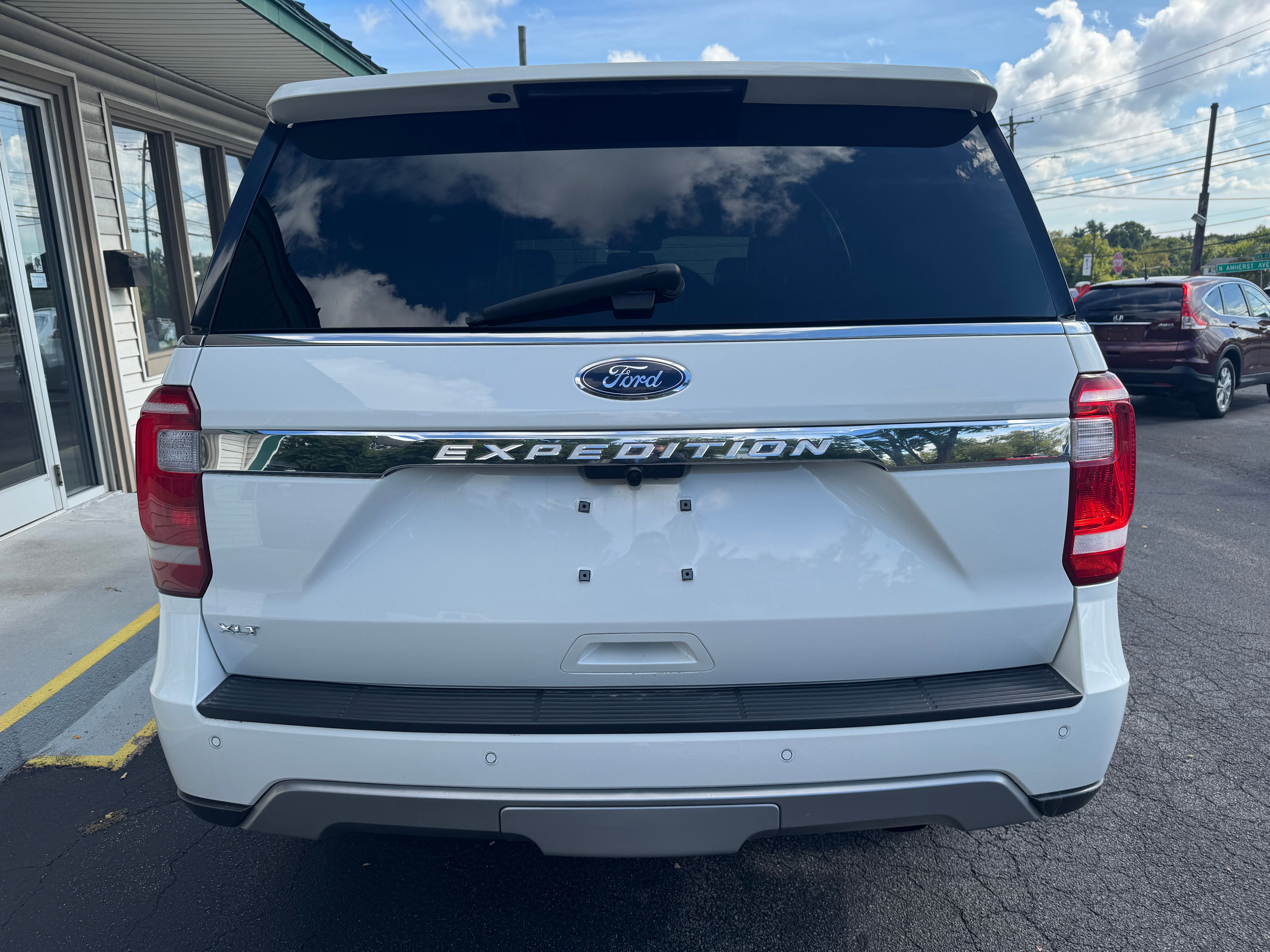 Used 2021 Ford Expedition 4WD XLT image 5