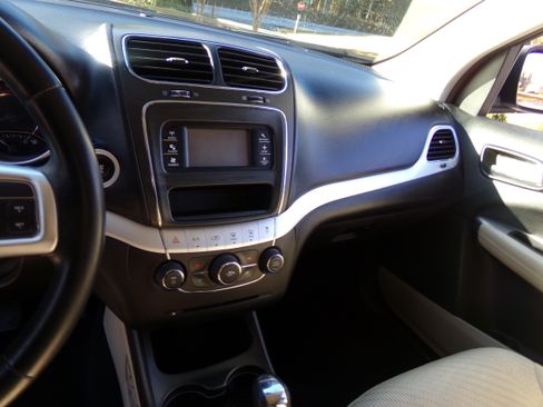 Used 2014 Dodge Journey SXT image 11