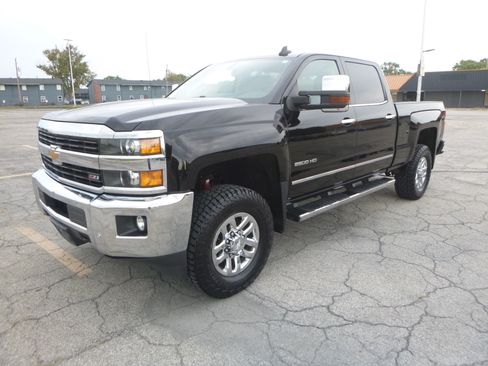 Used 2016 Chevrolet Silverado 2500 4x4 Crew Cab LTZ image 2