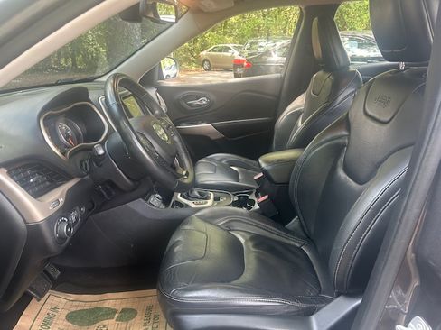 Used 2018 Jeep Cherokee FWD Limited image 22