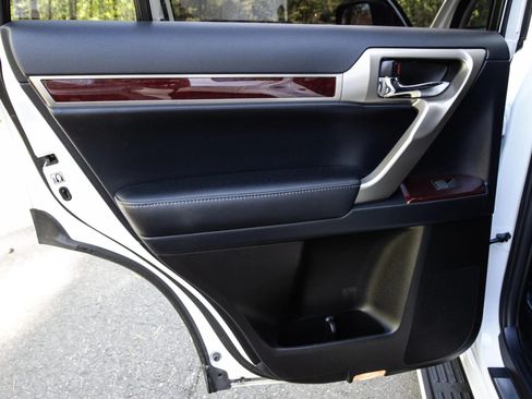 Used 2018 Lexus GX 460 image 45