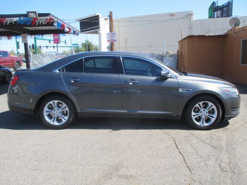 Used 2015 Ford Taurus SEL image 2