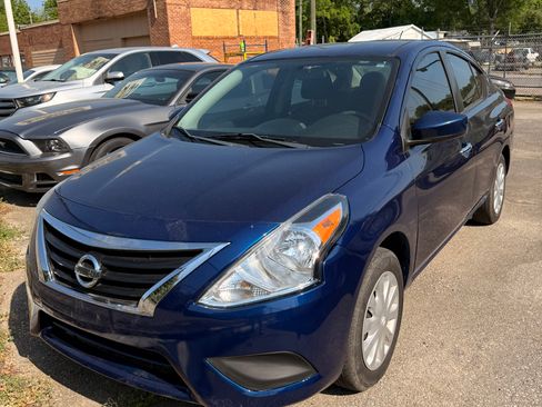Used 2019 Nissan Versa FWD image 1