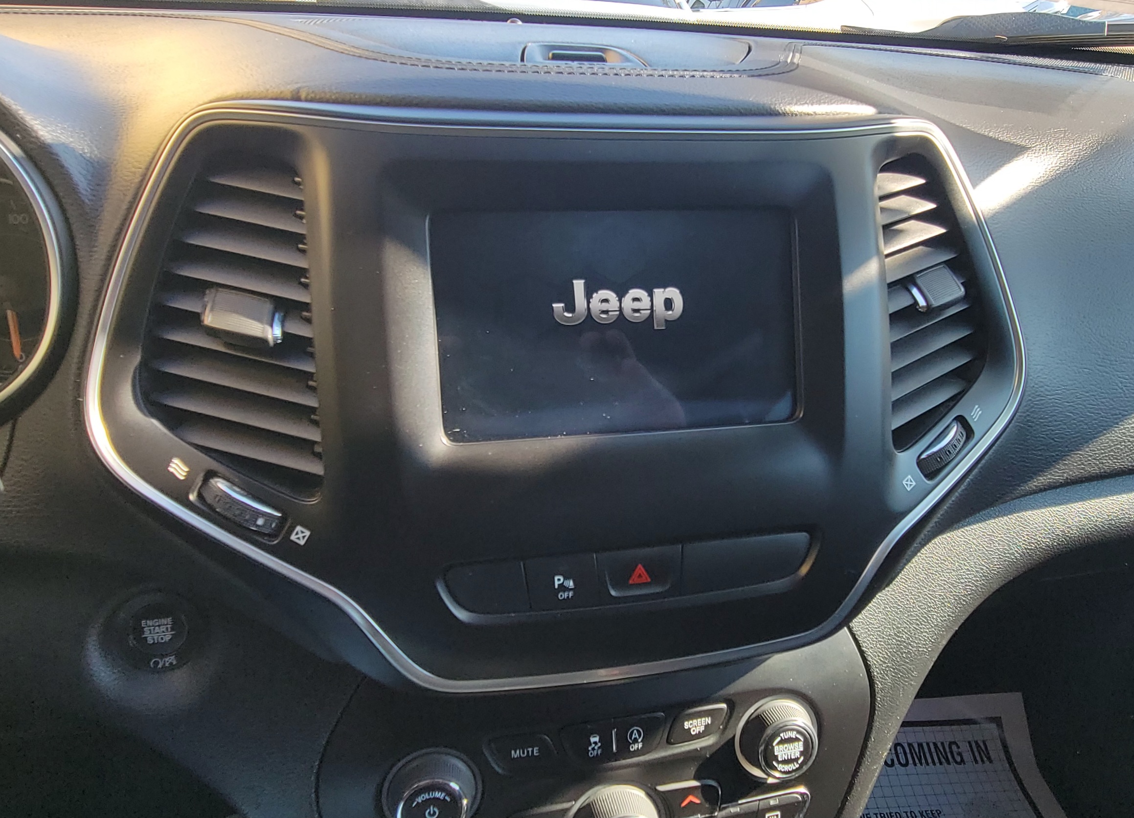 Used 2020 Jeep Cherokee Altitude AWD/4WD image 8