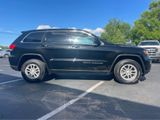 Used 2018 Jeep Grand Cherokee Laredo image 2